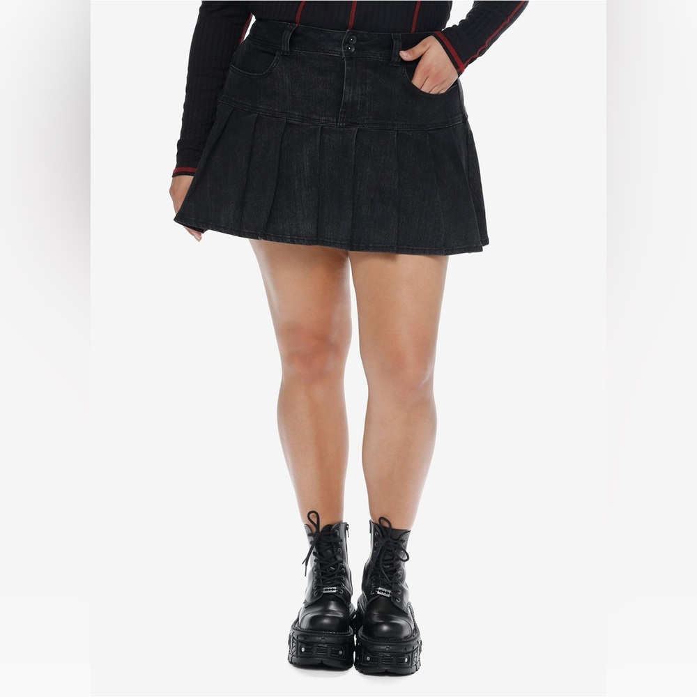 Hot Topic Social Collision Black Pleated Denim Skirt women’s size Medium